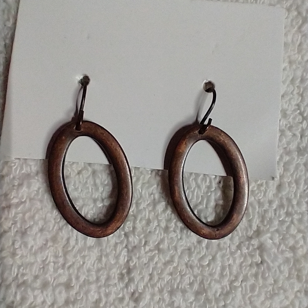 Brown circle wire earrings